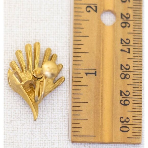 Vintage Golden Wheat Screwback Earrings by Coro - AA1 - Picture 2 of 2